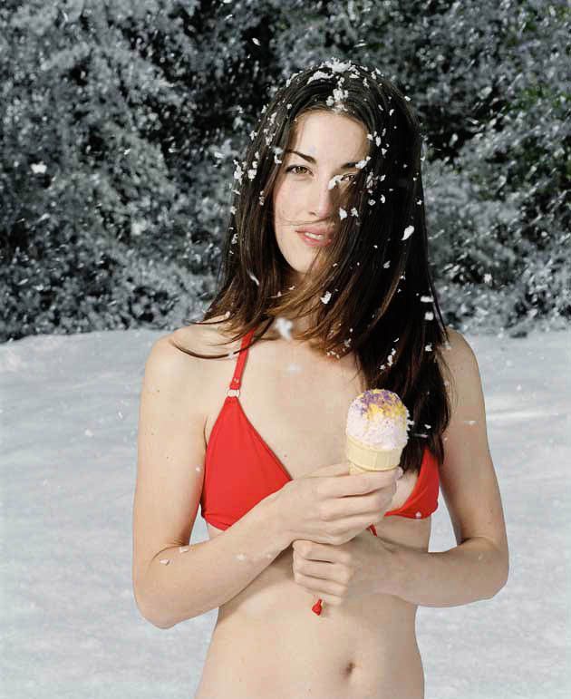Babe bikini in pic snow
