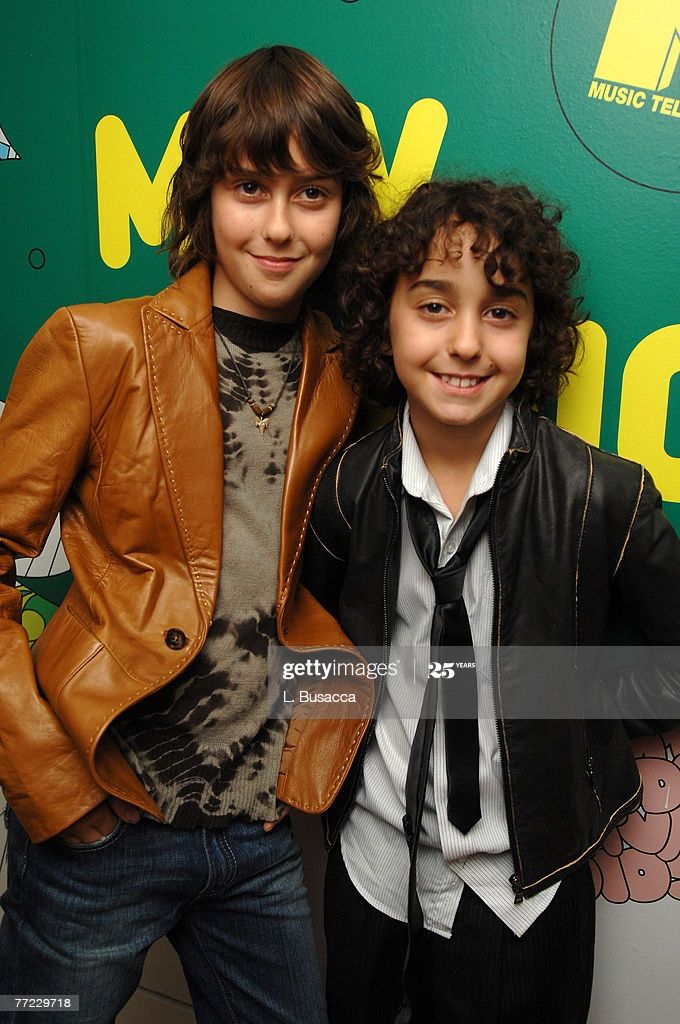 Teach reccomend About the naked brothers band