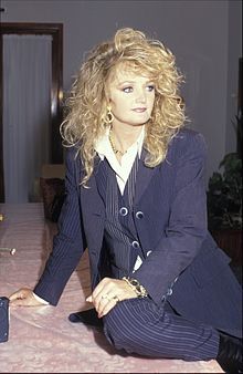 Bonnie tyler showes her tits