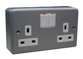 Wallmounted power strip with multiple receptacles